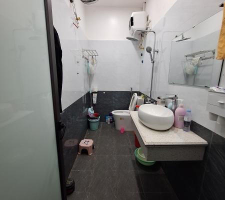 Nhà 4 tầng 46m2 mặt đường Hoàng Ngọc Phách, Kênh Dương