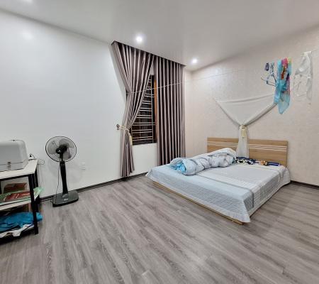 Nhà 4 tầng 46m2 mặt đường Hoàng Ngọc Phách, Kênh Dương