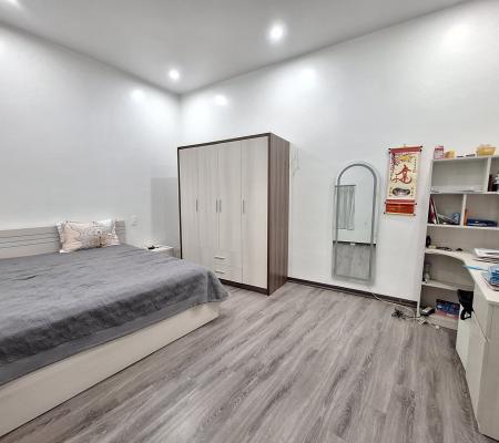 Nhà 4 tầng 46m2 mặt đường Hoàng Ngọc Phách, Kênh Dương